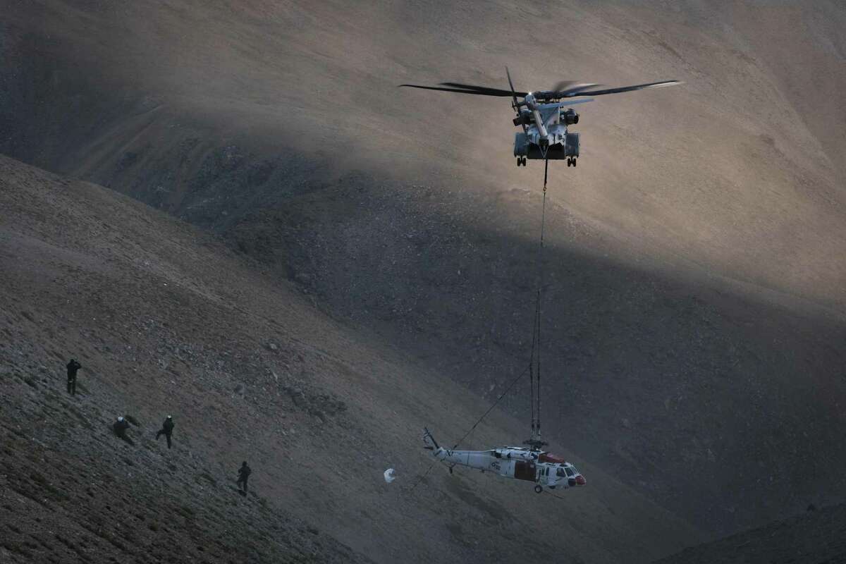 A Marine Corps CH-53K King Stallion recovers a Navy MH-60 Seahawk helicopter in early September 2021, after it was damaged in a “hard” landing on a mountain slope near Bishop, Calif. The two-day operation was the first official fleet mission for the King Stallion as it undergoes an operational assessment. (U.S. Marine Corps press photo by Lance Cpl. Colton Brownlee)
