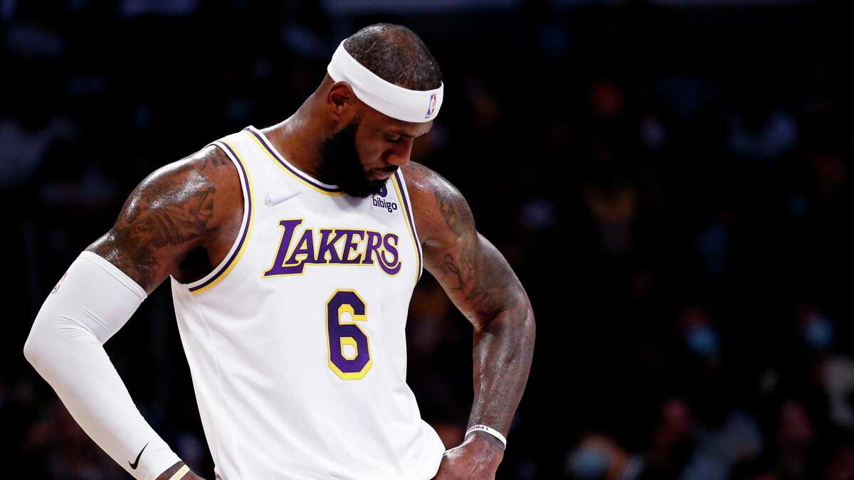 Los Angeles Lakers forward LeBron James (6) reacts against the Memphis Grizzlies during the first half of an NBA basketball game in Los Angeles, Sunday, Oct. 24, 2021. (AP Photo/Ringo H.W. Chiu)