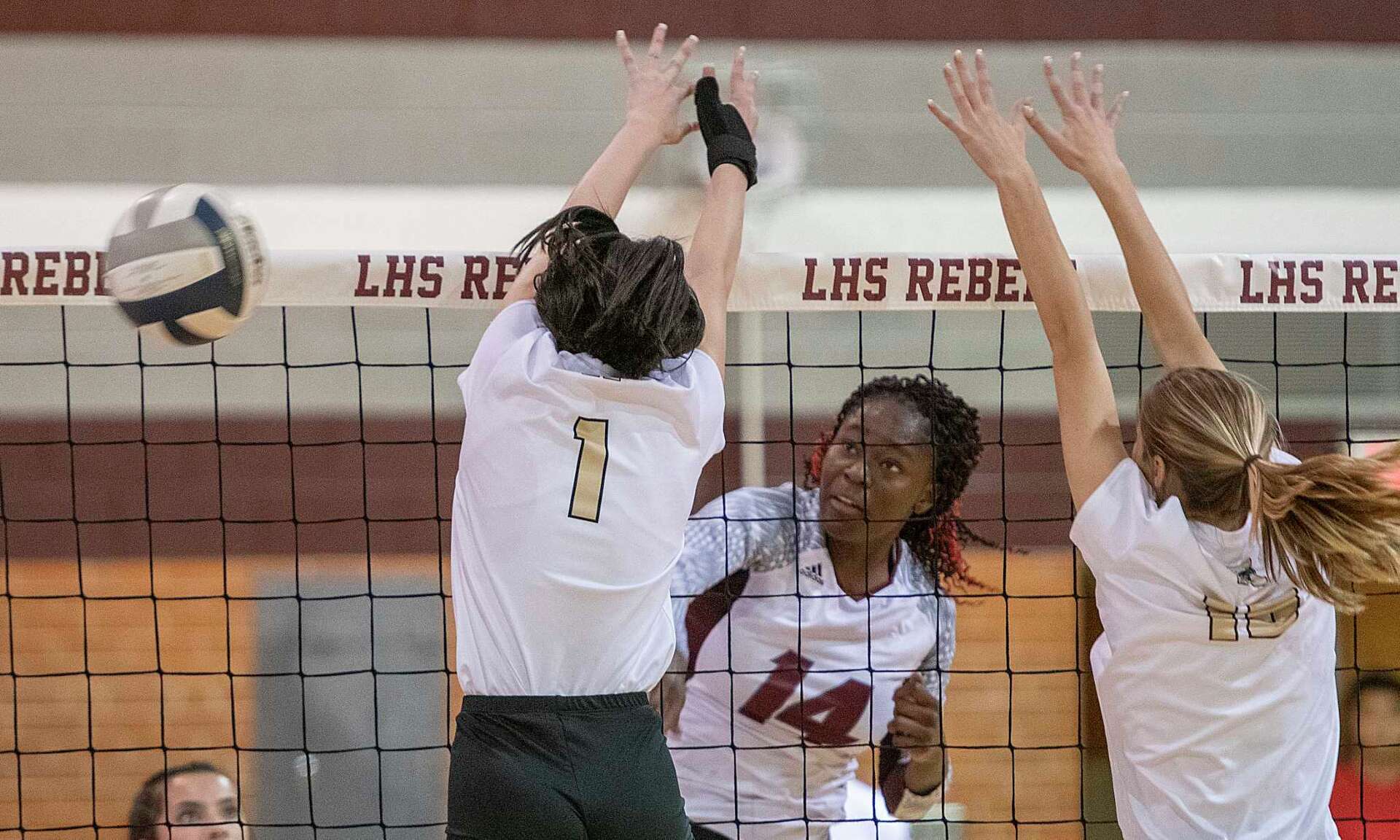 HS VOLLEYBALL Legacy caps off perfect run in District 26A