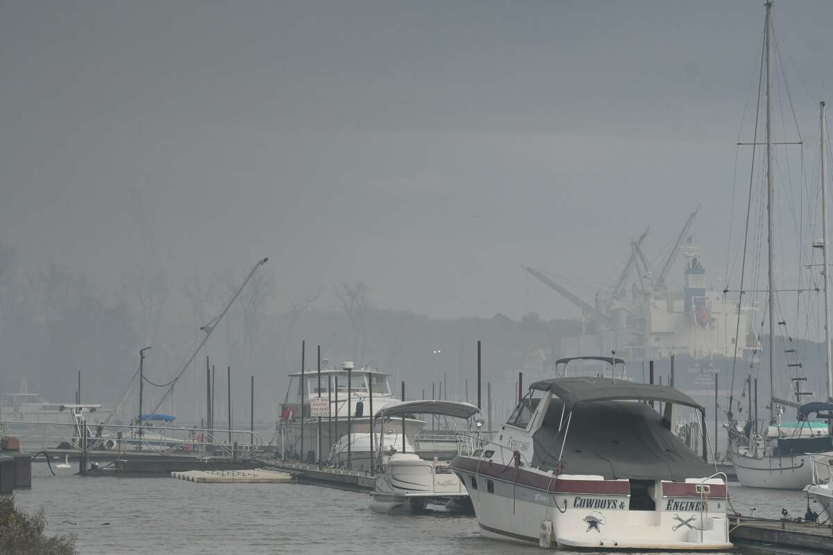 A scrap heat burns for hours at the Port of Coeymans, sending noxious smoke into the area around the southern Albany county port and communities across the Hudson River in Columbia County.