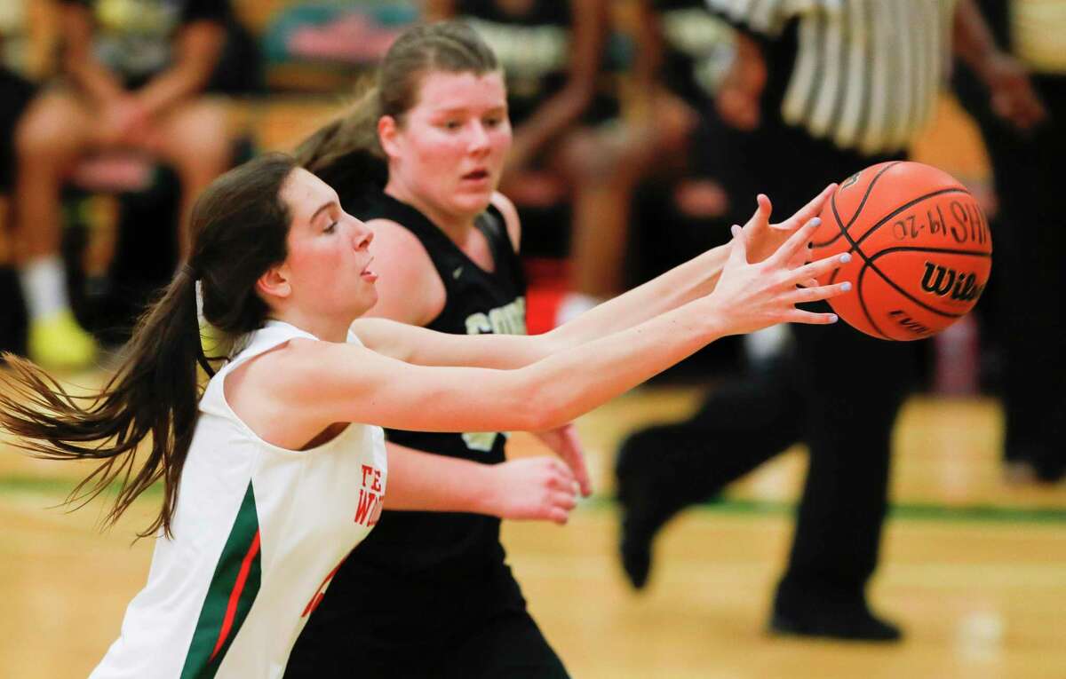 The Woodlands forward Anna Orr (15), shown here during her sophomore season, returns as one of the Lady Highlanders’ top players in 2021-22.
