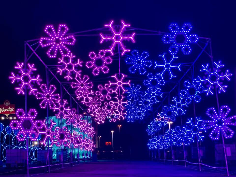 Largest animated holiday light show opens in San Antonio
