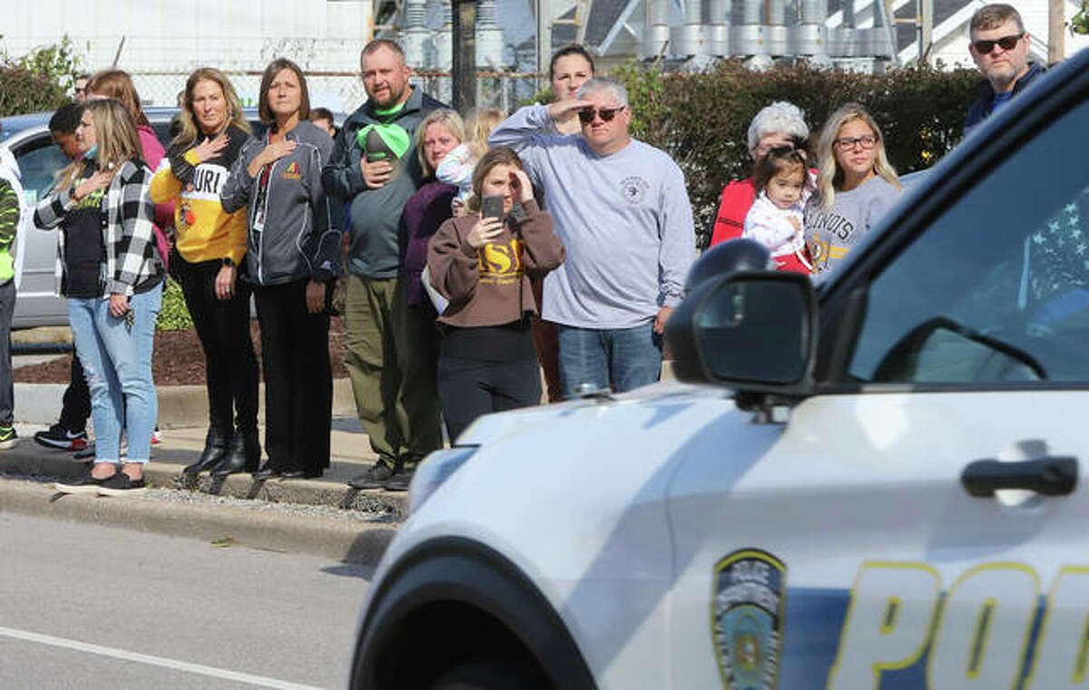 Unimaginable Community grieves for slain Pontoon Beach officer