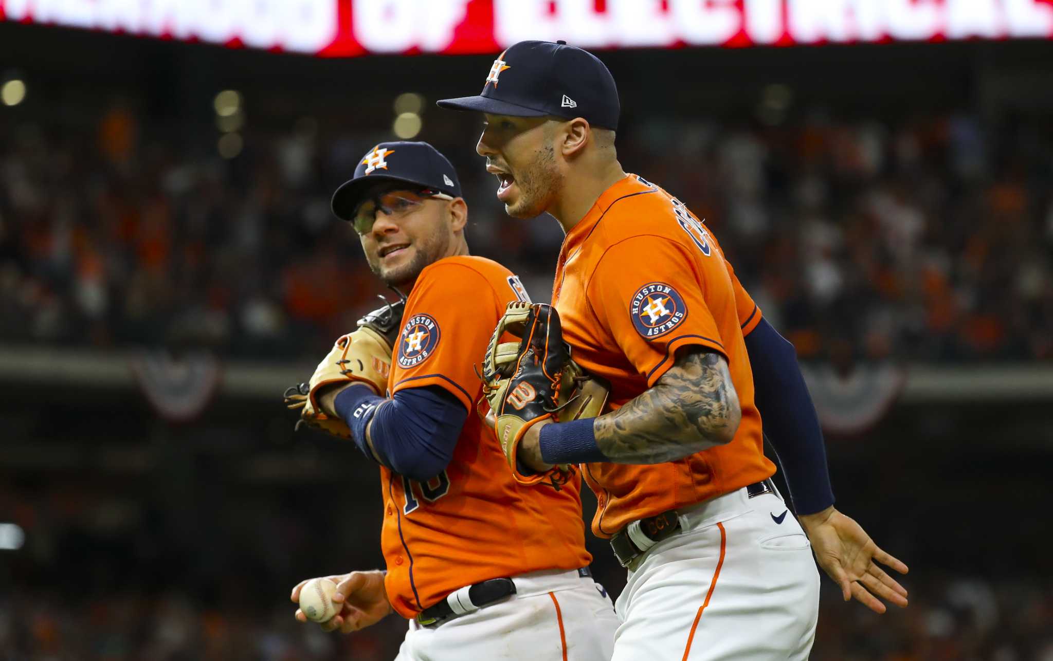 Carlos Correa played with Yuli Gurriel's hair in the dugout after Gurriel's  double, and it was precious