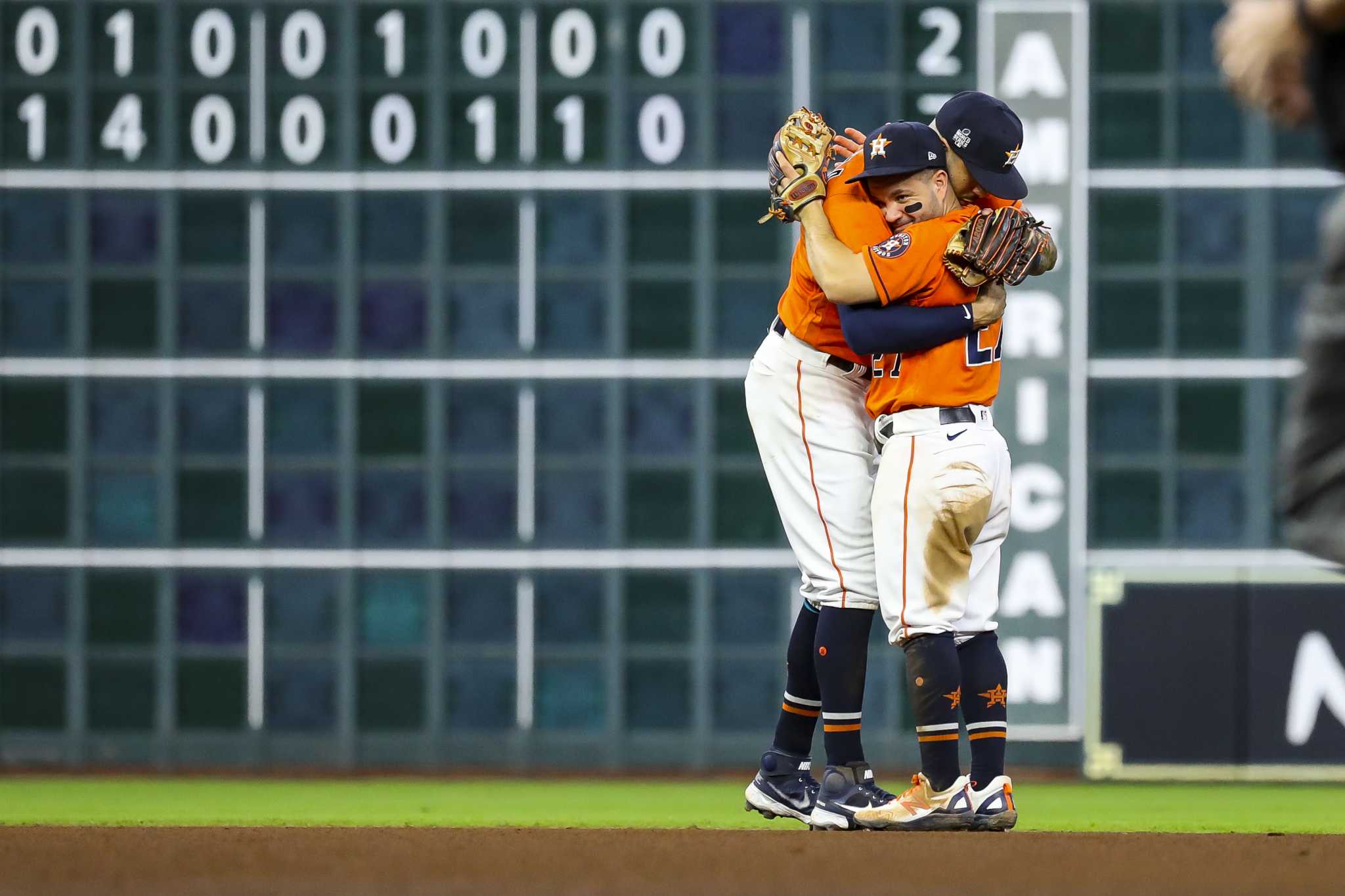 Astros' Jose Altuve's postgame hug tradition continues with rookie