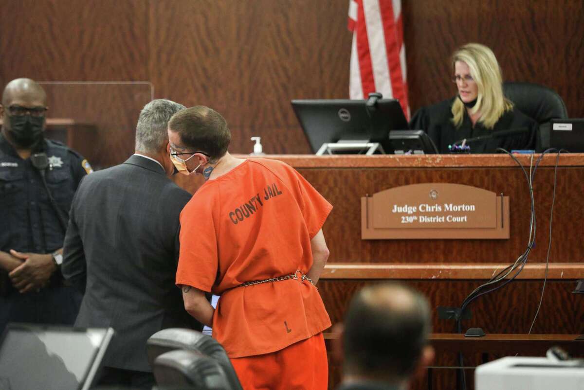 Neighbors smelled odor for weeks before shocking discovery of child corpse in west Houston apartment