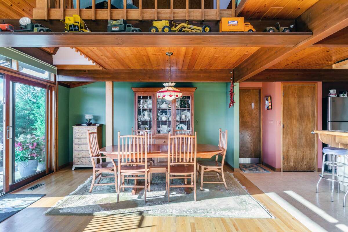 A dining area in the home on 14 Old Boston Post Drive in Roxbury, Conn. is located just off the kitchen.