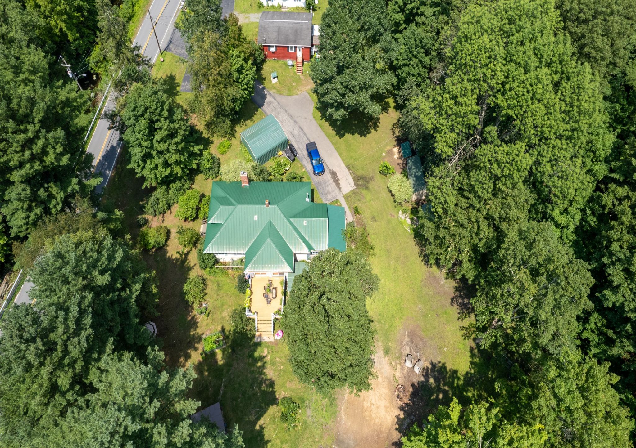 House of the Week Compound on Burden Lake