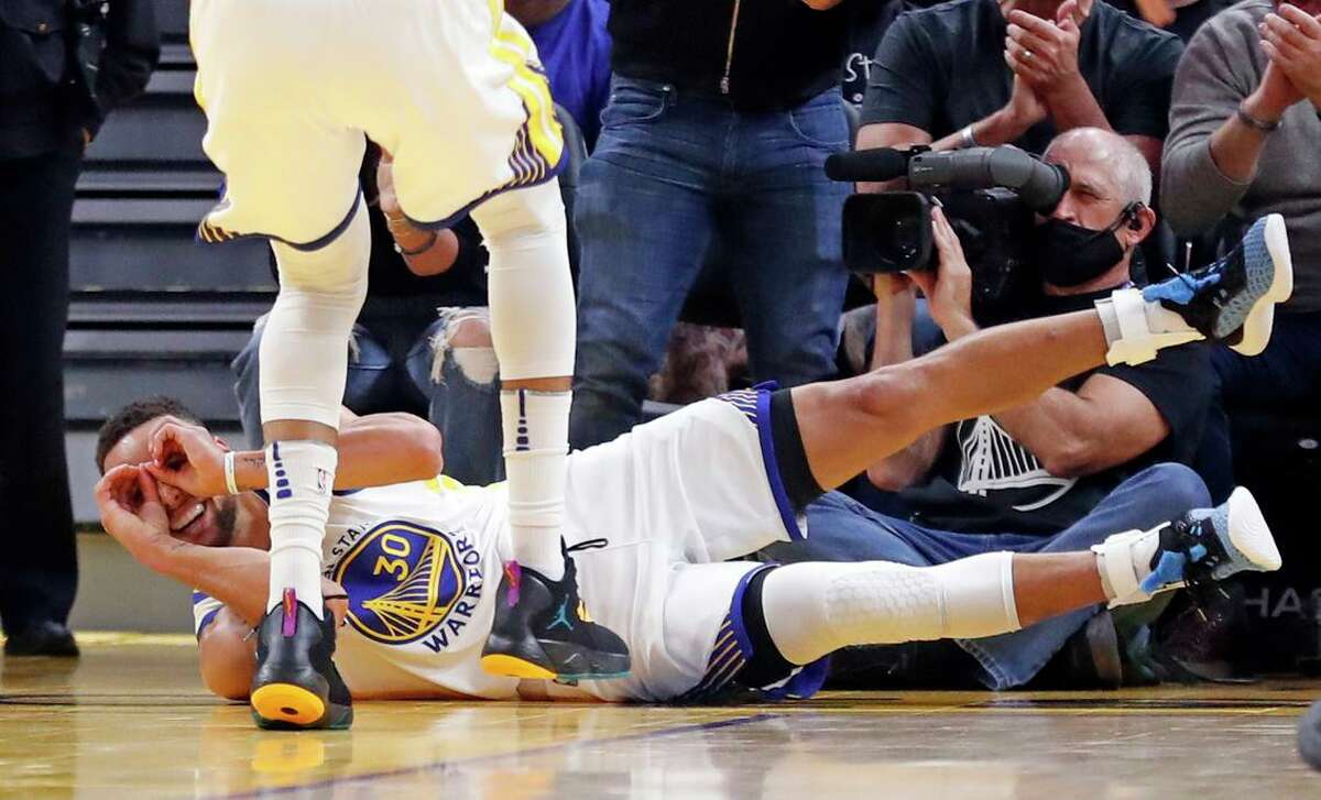 The Warriors' Stephen Curry reacts after scoring a basket on an assist from Nemanja Bjelica in the first quarter against Grizzlies at Chase Center.