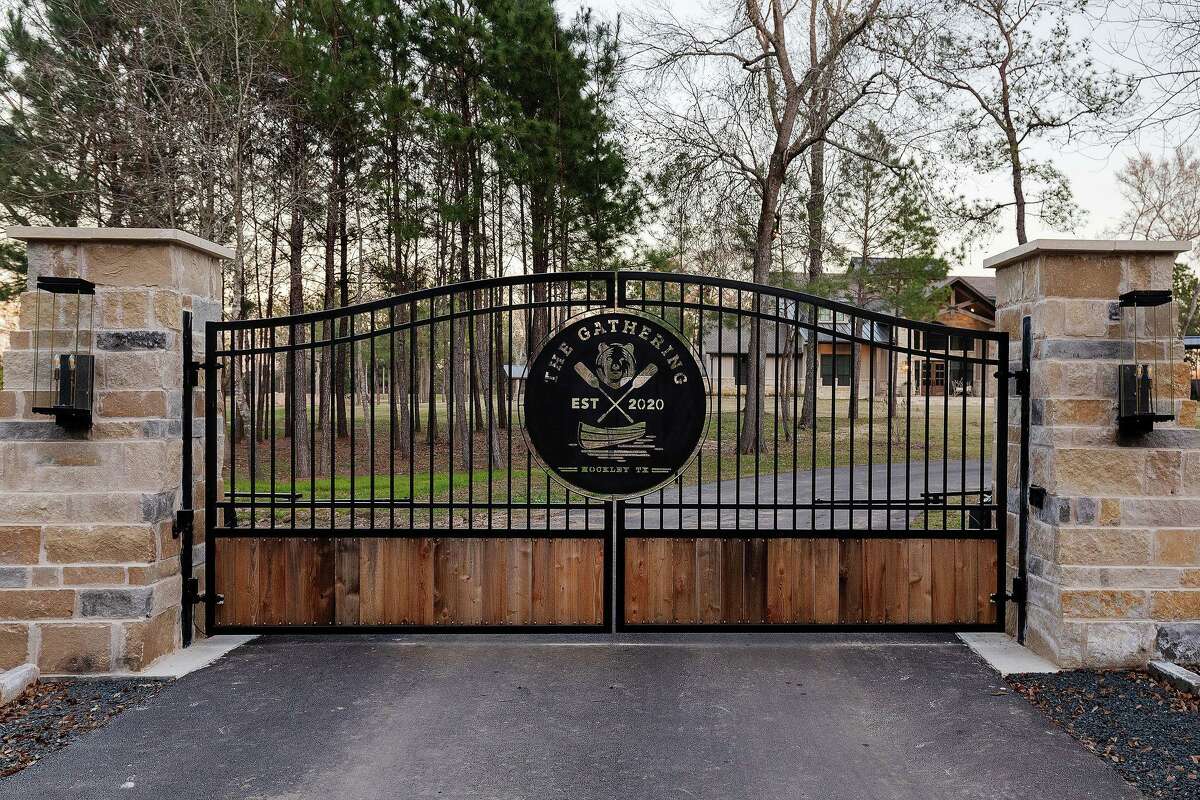 Waller County family's sprawling 'barndominium' setup stars zipline,  fishing pond and pickleball court