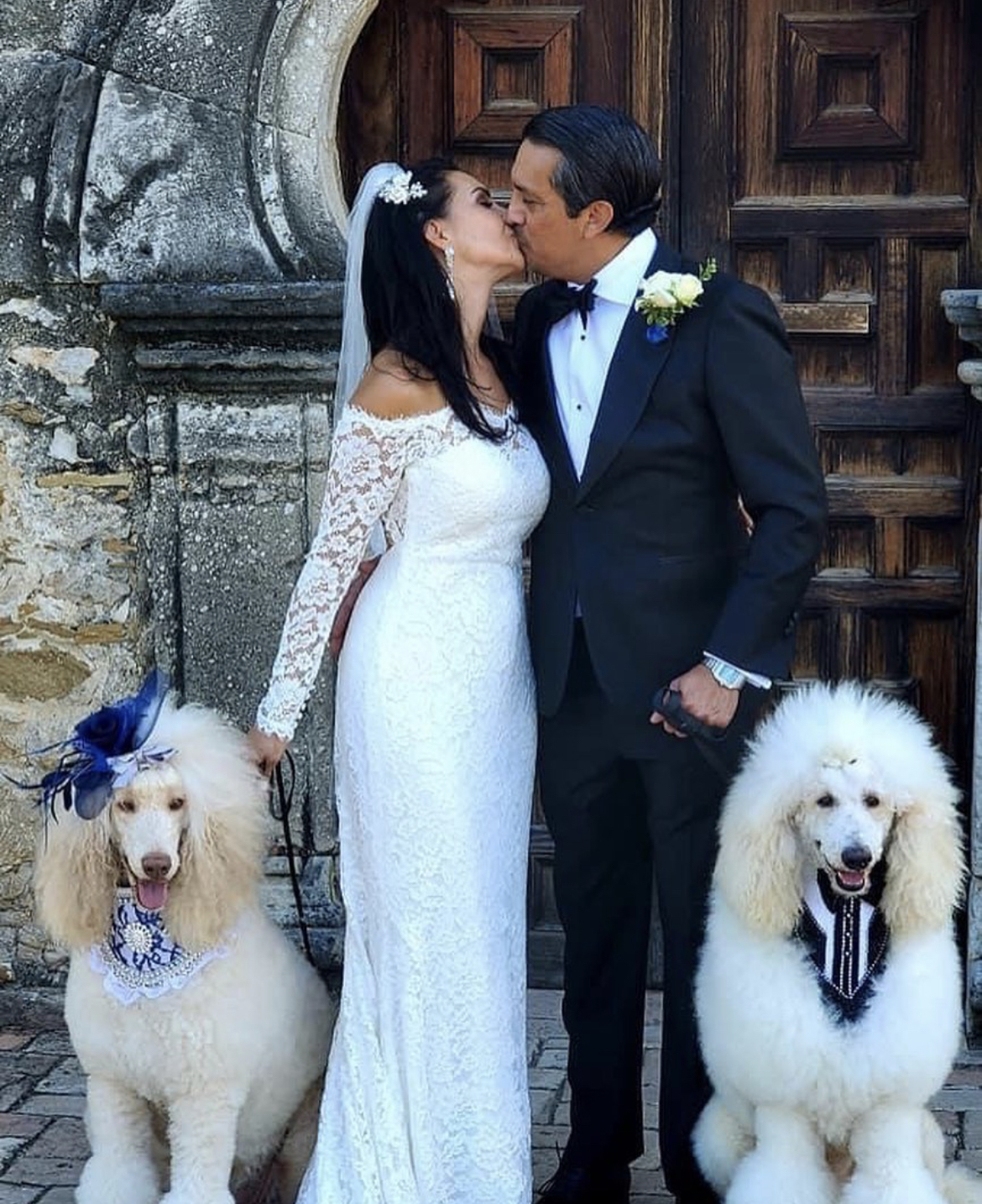 World Car Girl' Bequi Sierra married prominent San Antonio Attorney during  intimate ceremon, image size:1170x1434