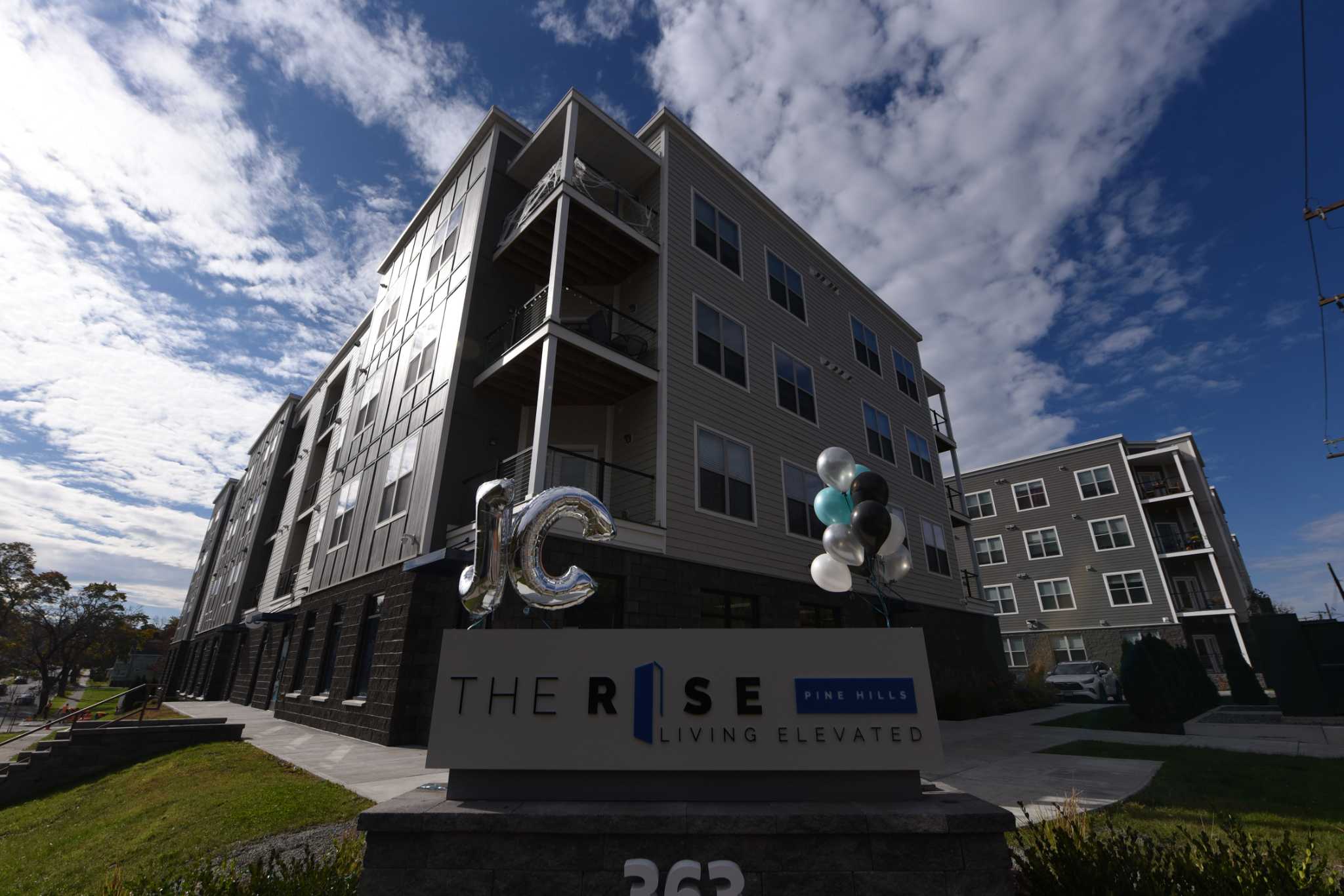 The Rise at Pine Hills offers modern apartments in Pine Hills