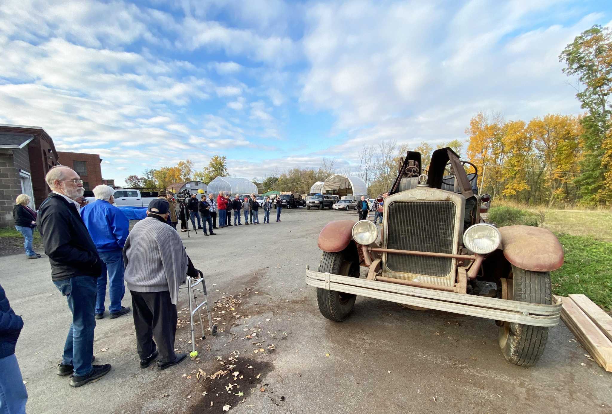 Middletown's 1930 ladder truck returns home courtesy of large community effort - Vimarsana News