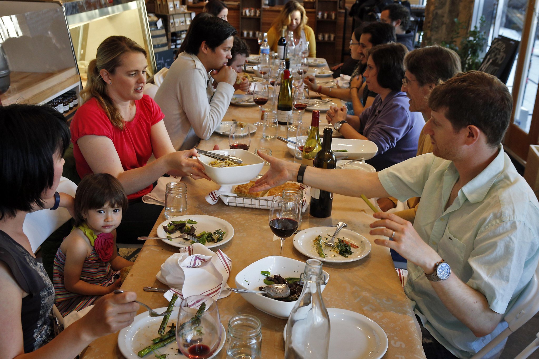 The communal table is back and it makes me want to shrivel up and die - Vimarsana News
