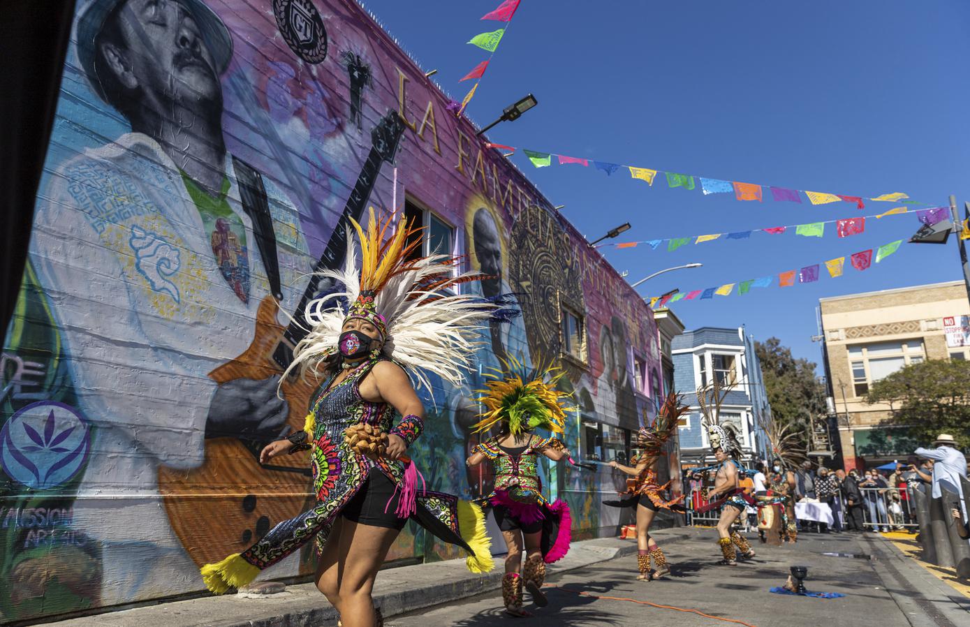 Family of musicians Jorge, Carlos Santana celebrated with new Mission District mural - Vimarsana News