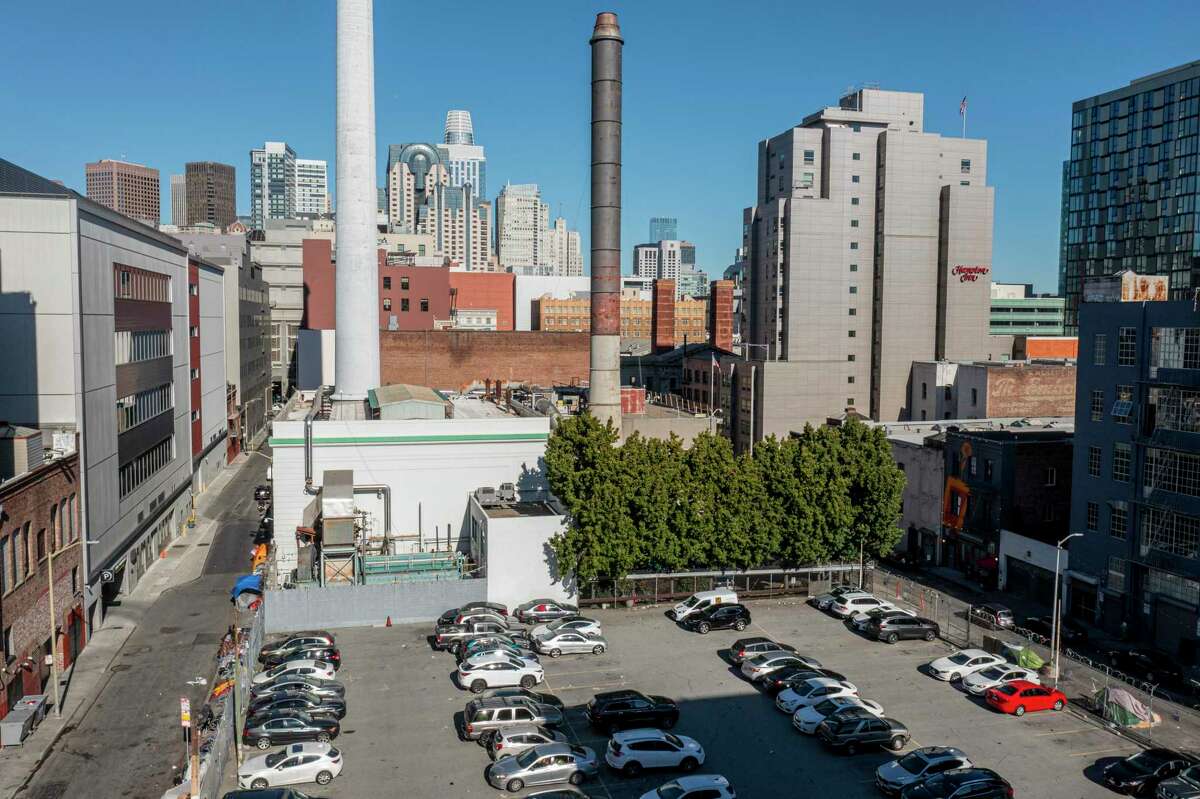 San Francisco supervisors, by a vote of 8-3, rejected a plan to turn the parking lot at 469 Stevenson St. into a 495-unit apartment building in which 24% of the units would be affordable.