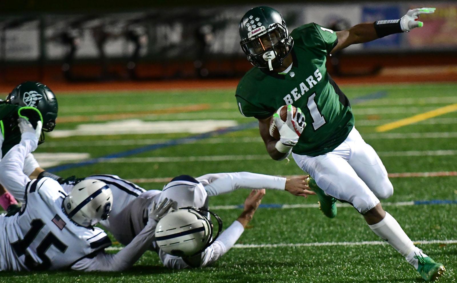 Staples football holds on to knock off No. 8 Norwalk