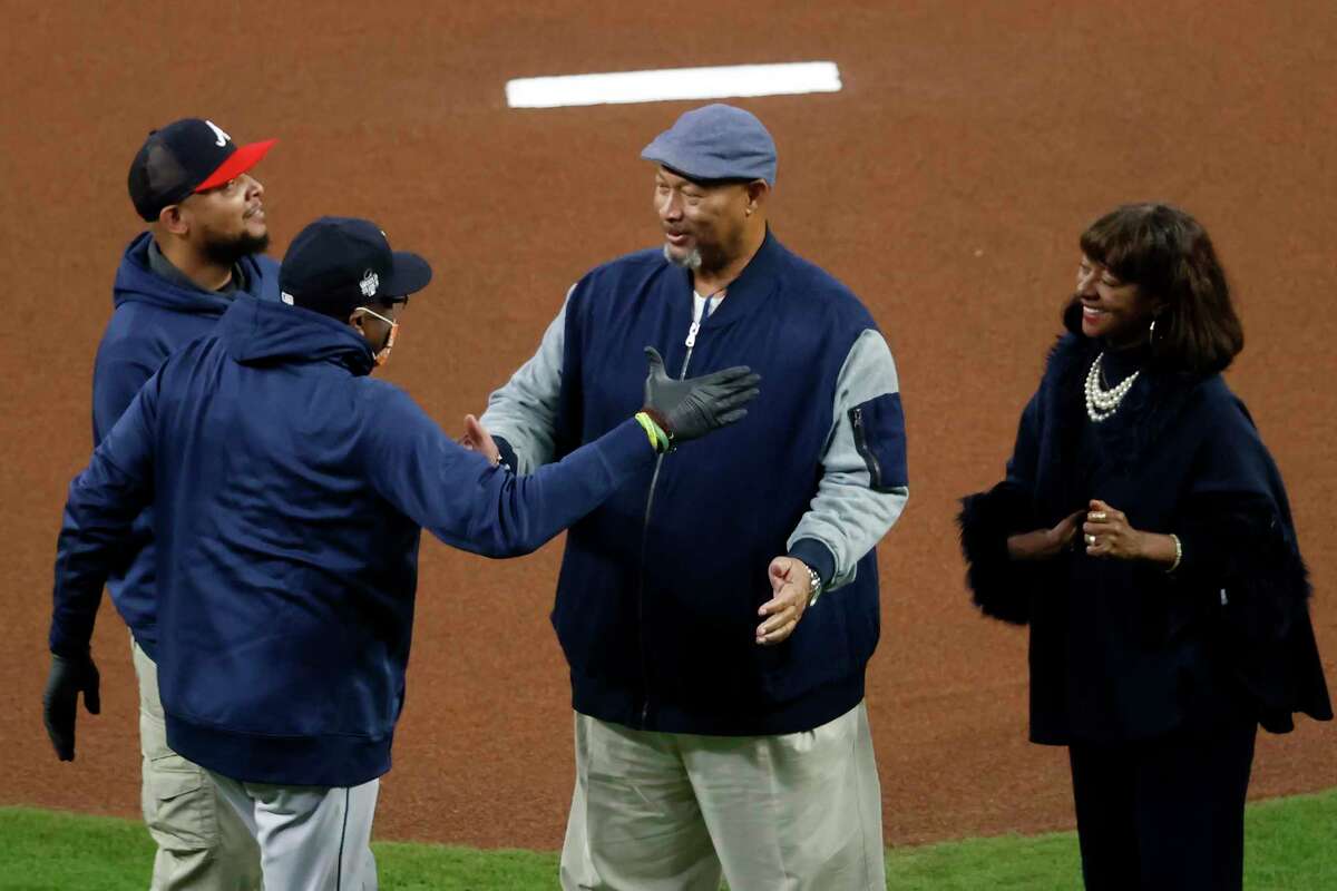 Hank Aaron Tribute Kicks off World Series Games in Atlanta - The New York  Times