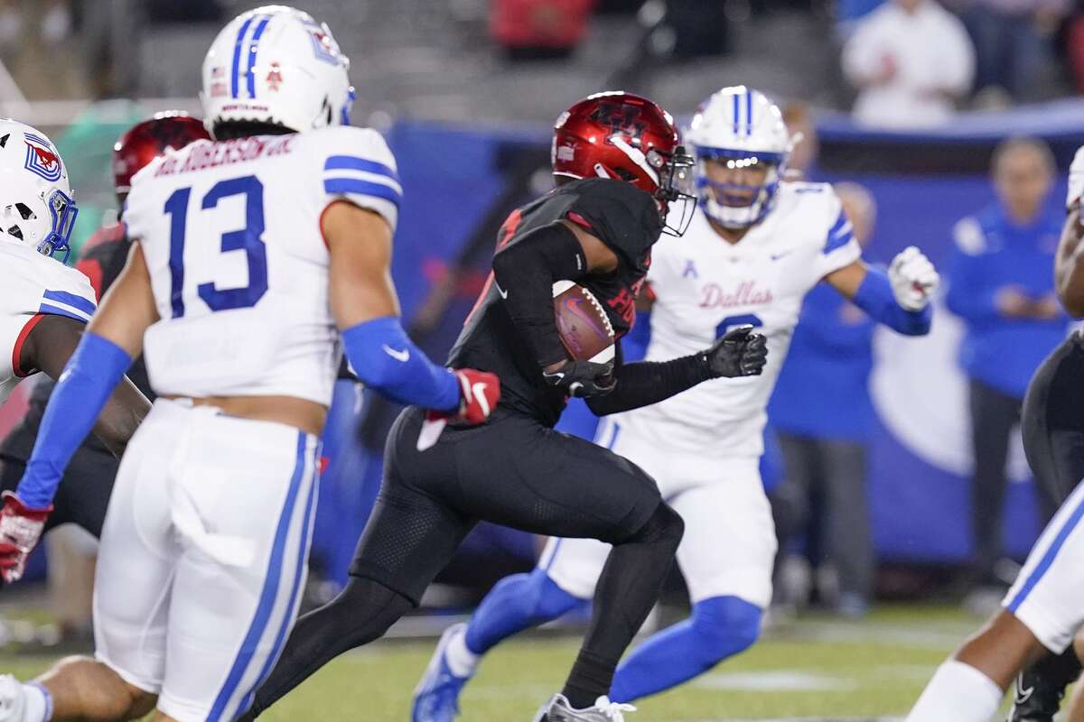 Story photo for Marcus Jones, UH upend SMU for 7th straight win