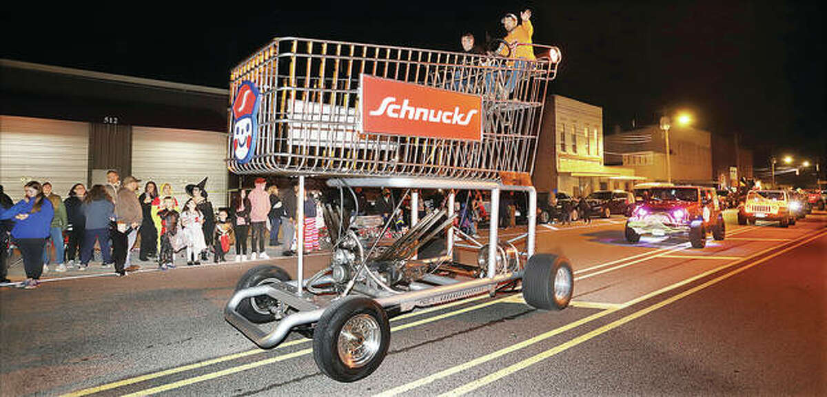 The large motorized Schnucks shopping cart was a big hit as it roared down East Broadway in the Alton Halloween Parade in October. Schnucks on Monday announced it was adding Deli Order Ahead kiosks to several Illinois stores.