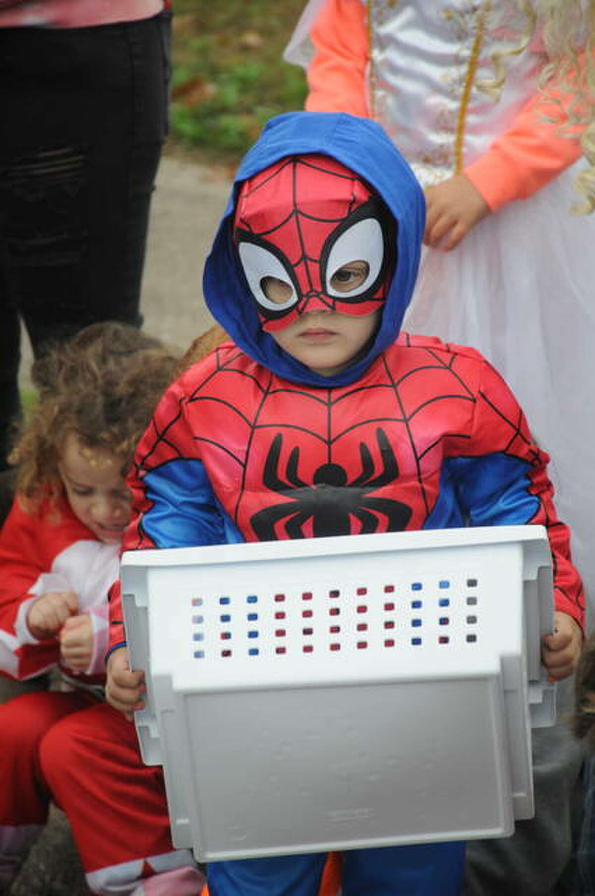 Crowds turn out for Wood River Halloween parade