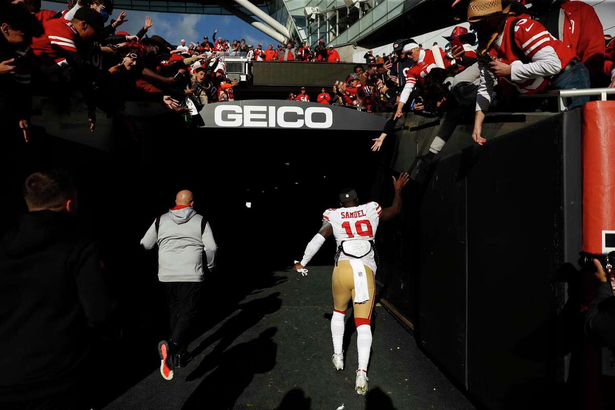 Photos from San Francisco 49ers snap four-game losing streak with 33-22 win  over Chicago Bears