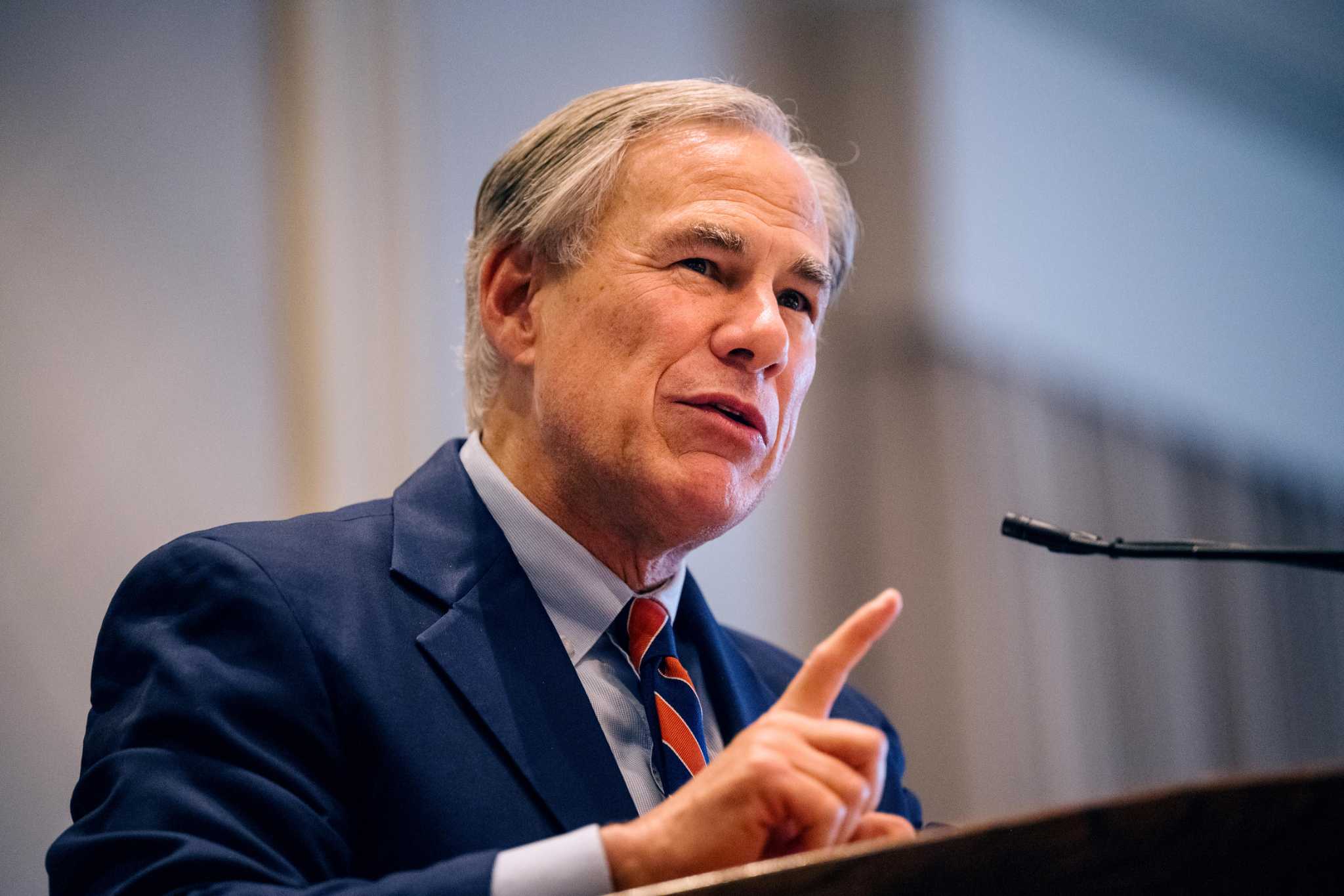 Gov. Greg Abbott sticks with hands-off approach to COVID-19 as omicron spreads - Vimarsana News