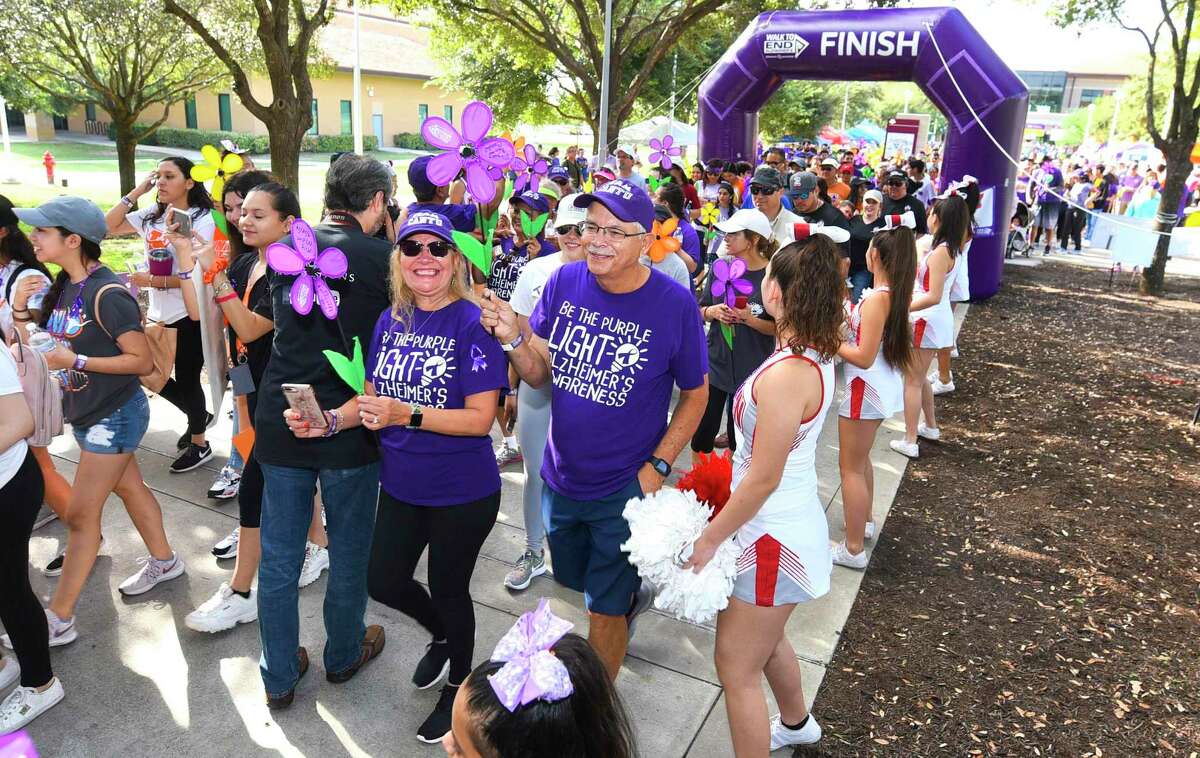 Participants in the 2019 Walk to End Alzheimer's make their way around TAMIU.