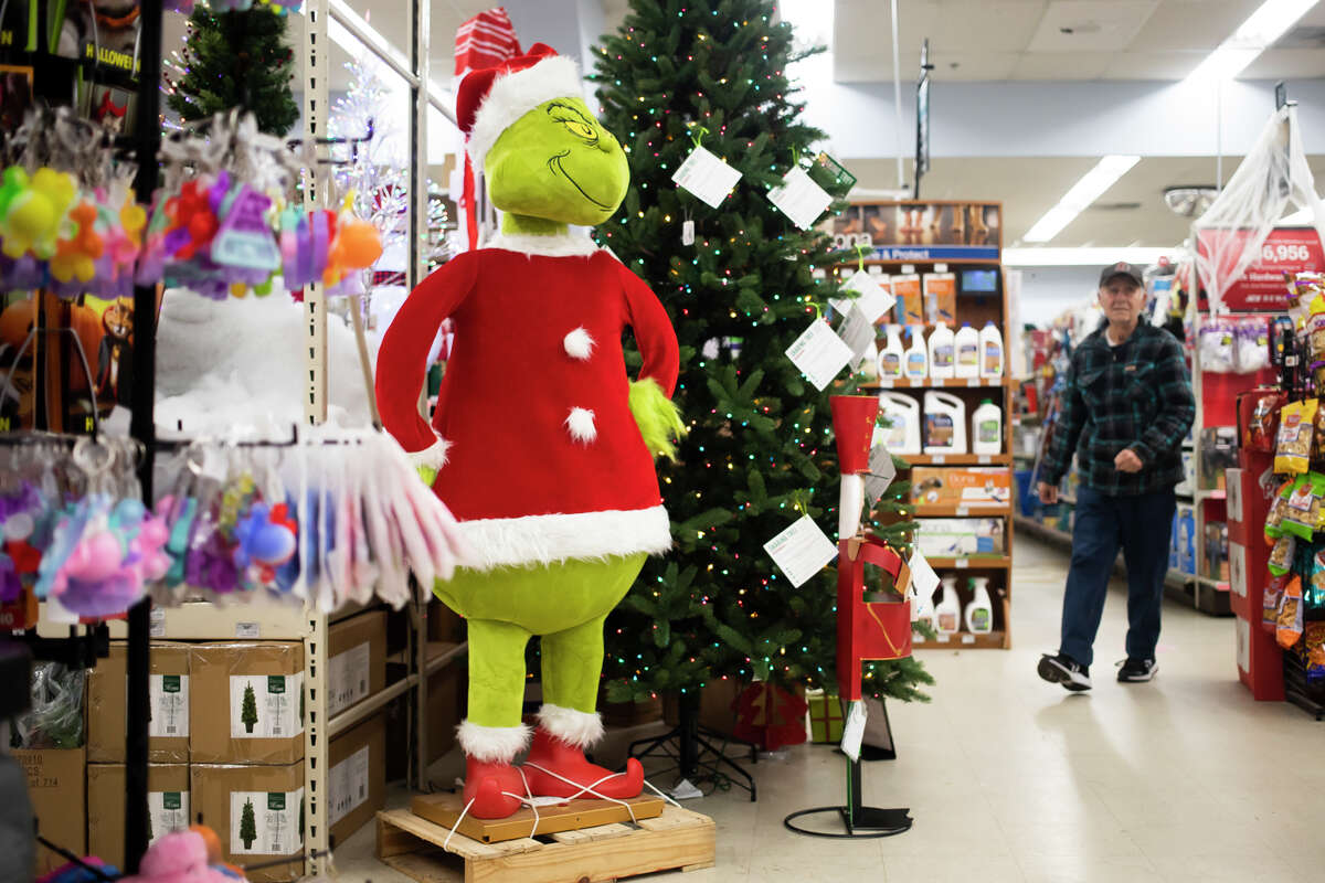 A Sharing Tree is displayed Monday morning, Nov. 1, 2021, inside ACE Hardware in downtown Midland, for customers who choose to participate in the annual campaign organized by United Way of Midland County and The Salvation Army. (Katy Kildee/kkildee@mdn.net)