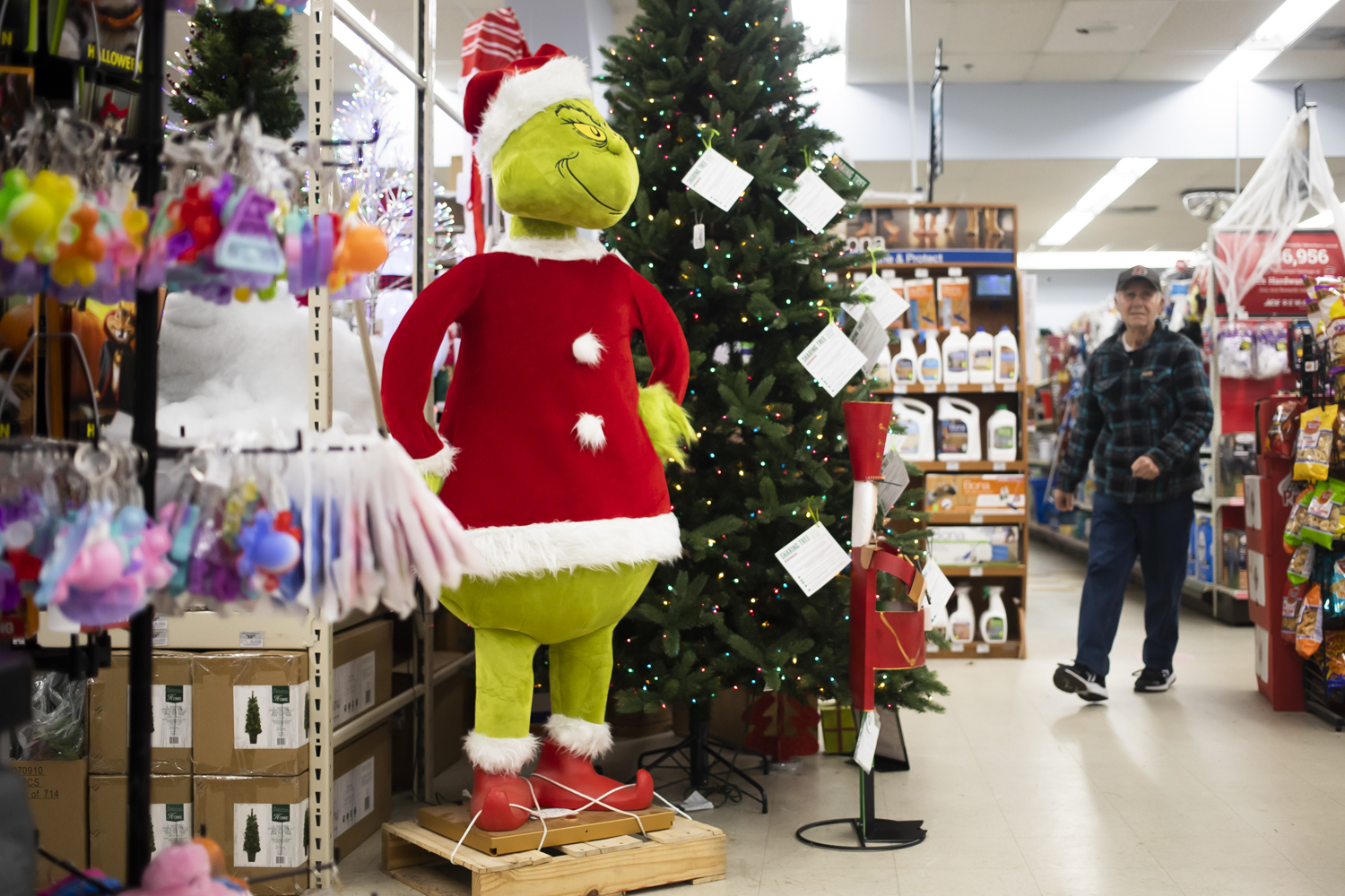 Midland's Sharing Tree grants holiday wishes for local families