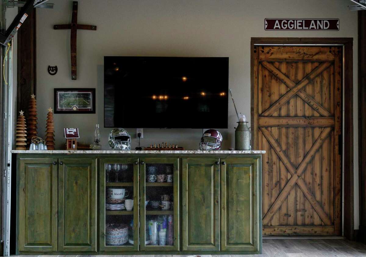 San Antonio couple’s outdoor party barn got down to business as a home