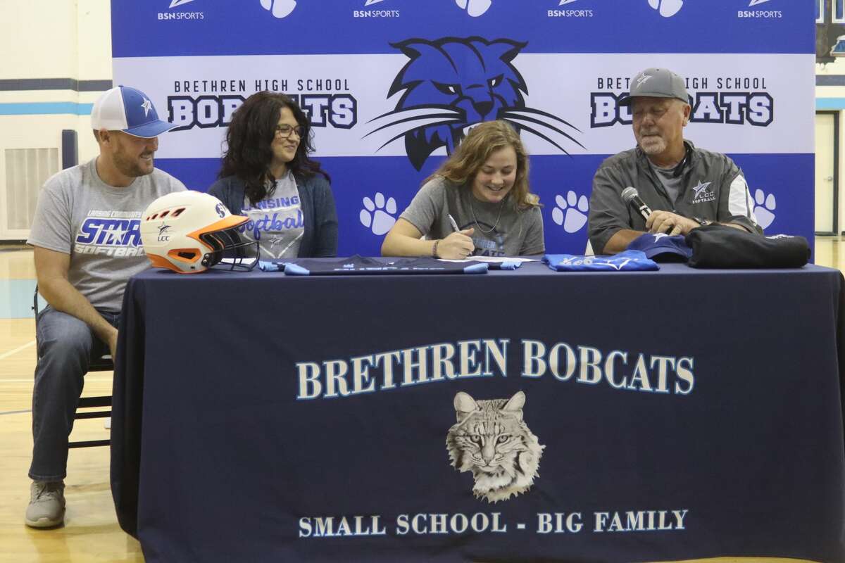 Halle Richardson signs to play softball for Lansing Community College. 