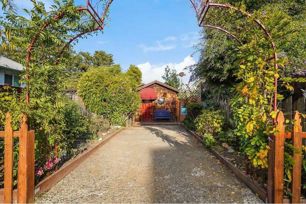 A tiny cottage in Santa Cruz just sold for $1 million after an initial listing price of $988,000.
