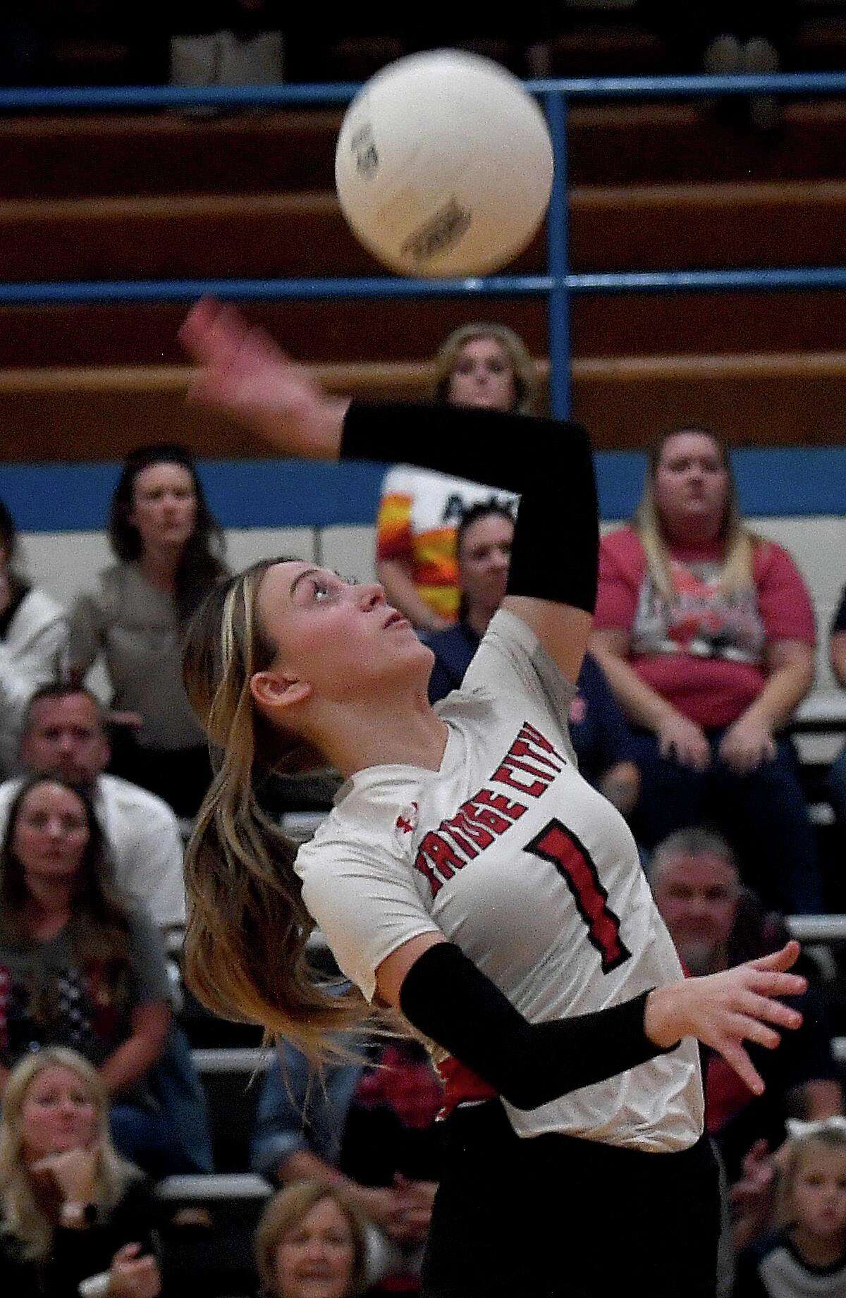 Bridge City holds off HardinJefferson in first round