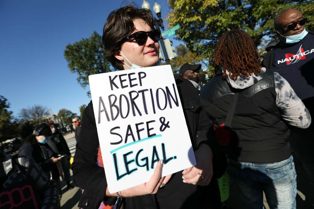 WASHINGTON, USA - NOVEMBER 01: Pro-choice demonstrators protest outside of the US Supreme Court in Washington, DC on November 1, 2021. The Supreme Court is set to hear challenges to Texas' restrictive abortion laws. - The conservative-majority US Supreme Court hears challenges on Monday to the most restrictive law passed since abortion was made a constitutional right nearly 50 years ago -- a Texas bill that bans a woman from terminating a pregnancy after six weeks. (Photo by Yasin Ozturk/Anadolu Agency via Getty Images)