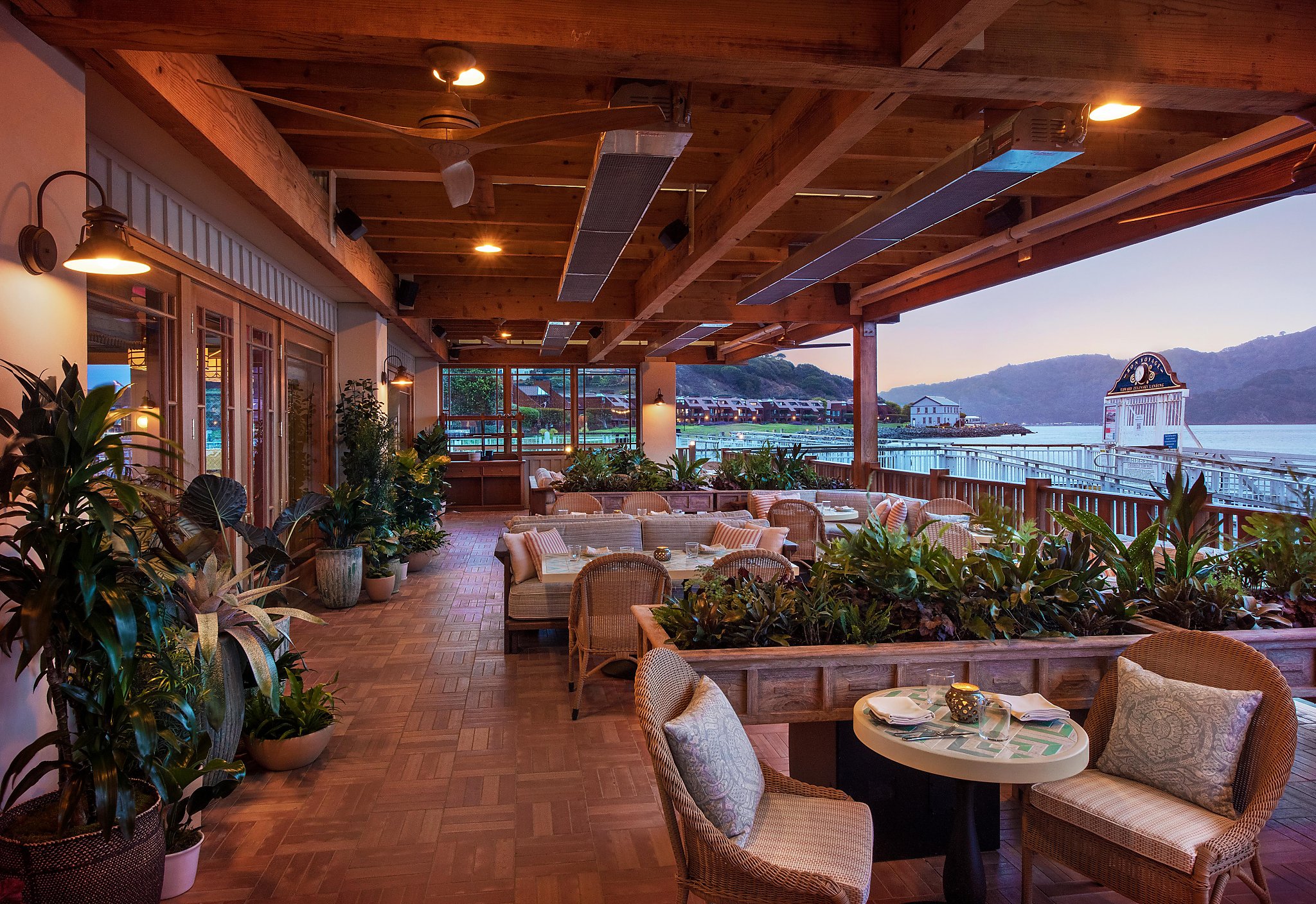 Michael Mina's sprawling Marin restaurant opens today, aiming to draw diners until 2 a.m. - Vimarsana News