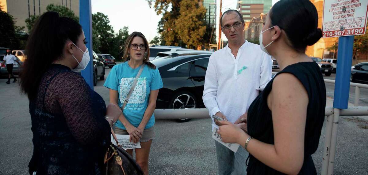 San Antonio Symphony musicians Rachel Ferris, and Zlatan Redzic speak with Cynthia Harlow-Cepeda and Adilene Barrios before Opera San Antonio’s October production of “Don Giovanni.” The musicians, who are on strike, handed out leaflets about the labor dispute.