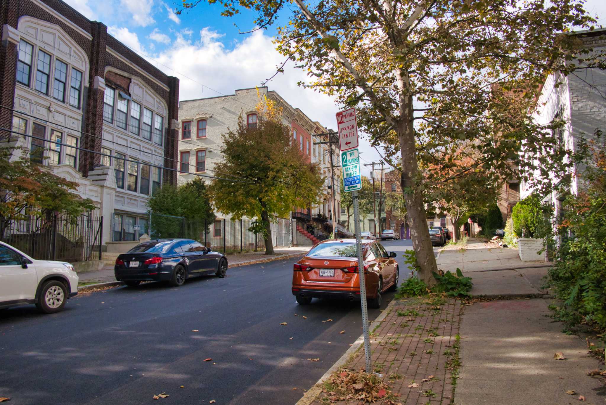 Albany residents towed after contractor changed no parking signs, called police - Vimarsana News