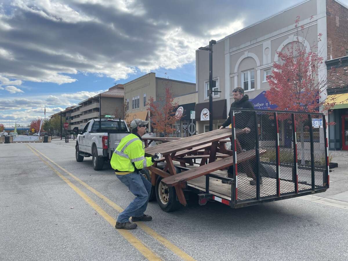 The city of Midland began to remove Main Street's Commons area features, such as picnic tables and cornhole activities, on Monday, Nov. 1 in Downtown Midland. (Tess DeGayner/tess.degayner@hearstnp.com)