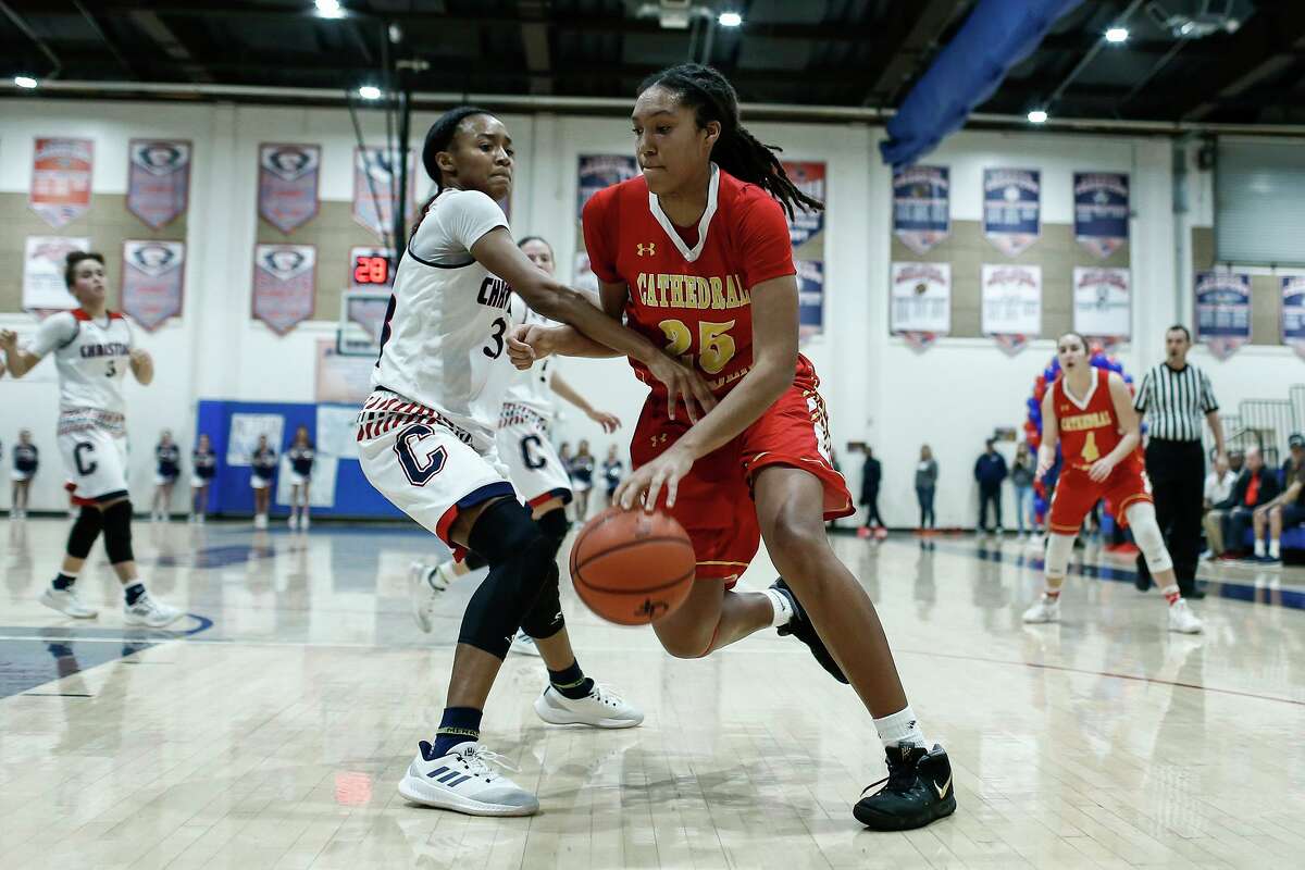 Cathedral Catholic’s Isuneh Brady (25) dribbles downcourt on Jan. 31, 2019 against Christian in San Diego, Calif.