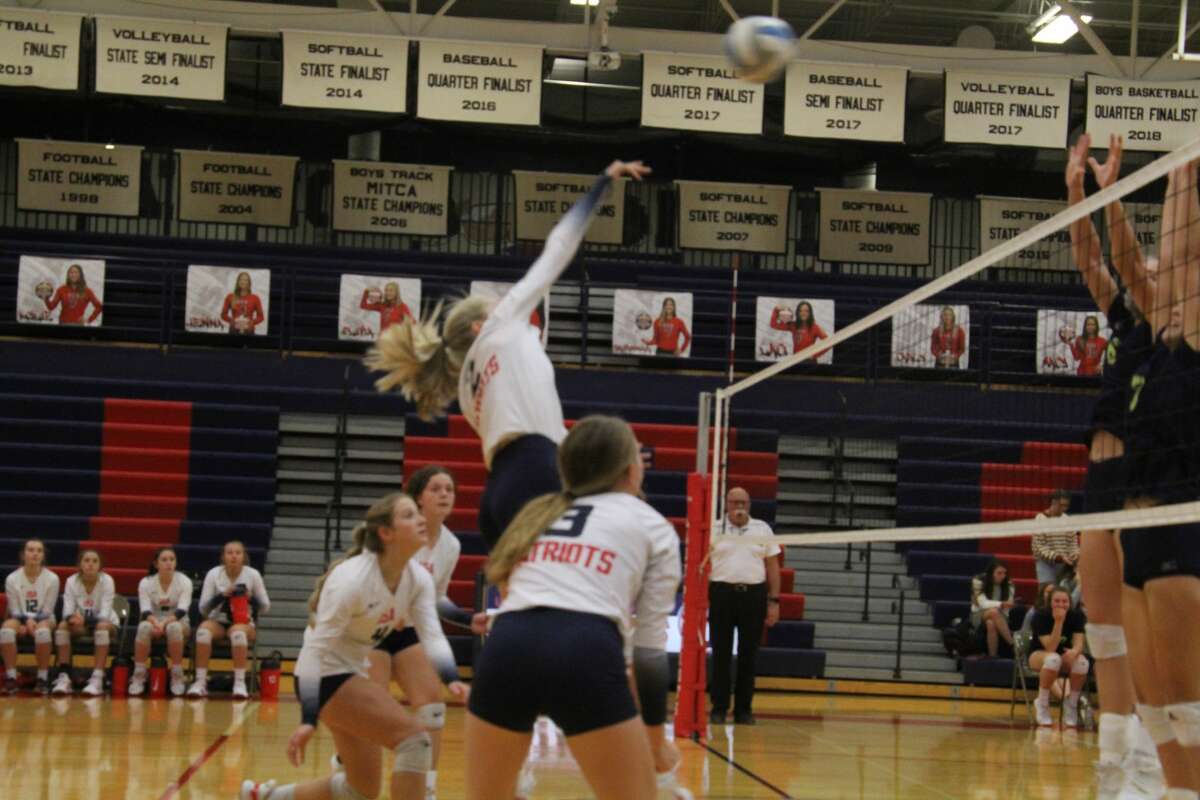 USA's Kennedy Schember goes for a kill.