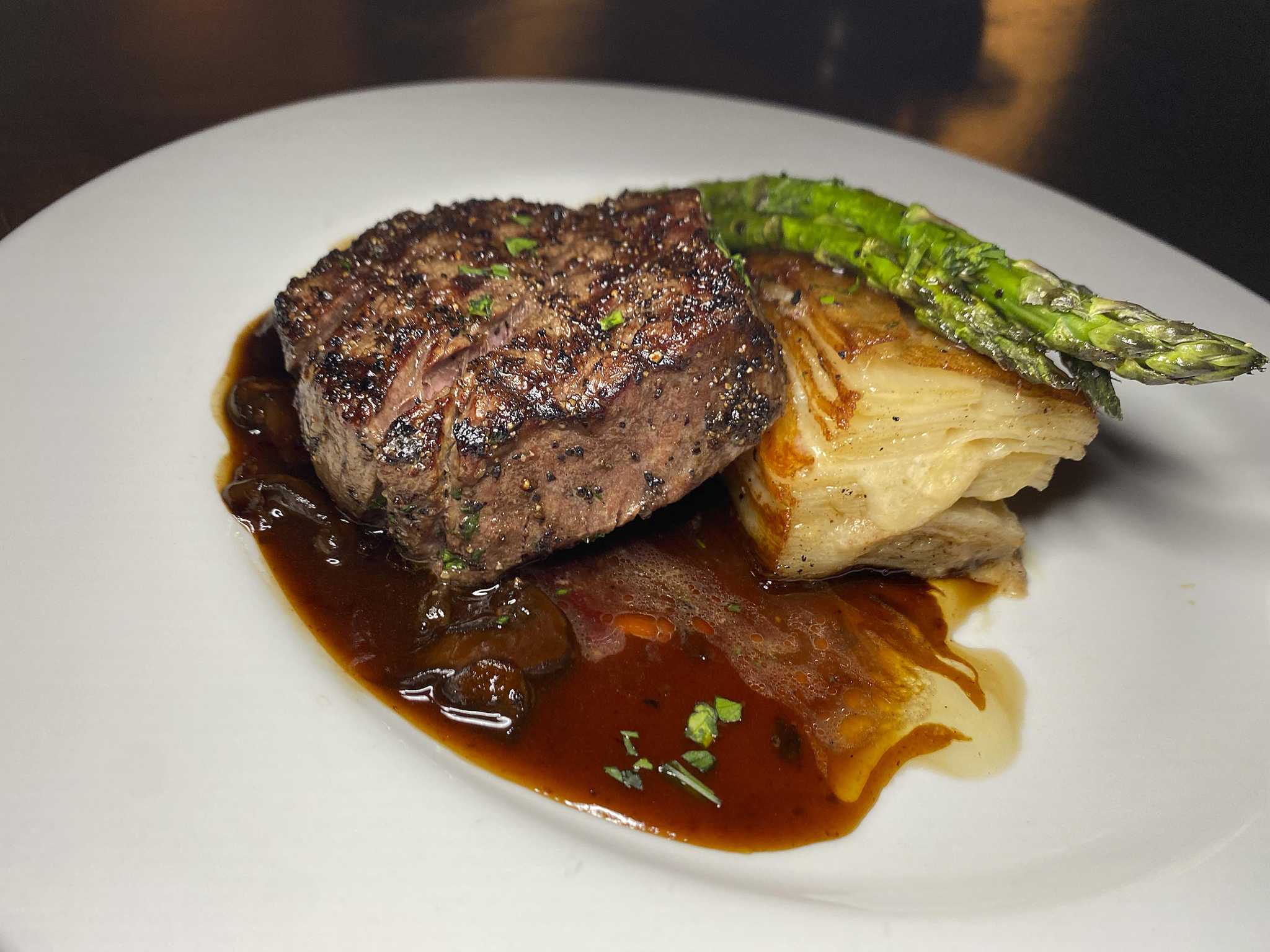 Review: New King William restaurant Bar Loretta brings a New York shine to old Madhatters location - Vimarsana News