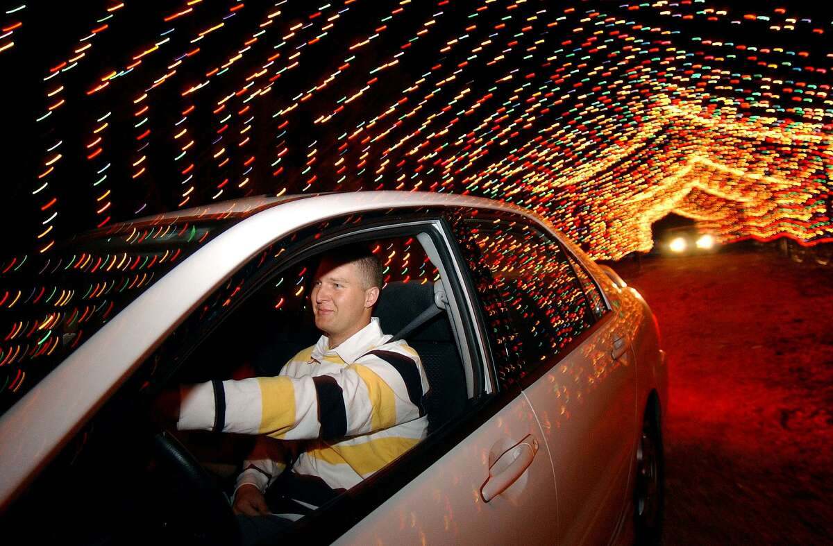 Mike Gundrum, who serves in the Army’s 101st Division and is on a two-week leave from his tour of duty in Iraq, drives through Santa’s Ranch with his wife, Johanna, in 2003.