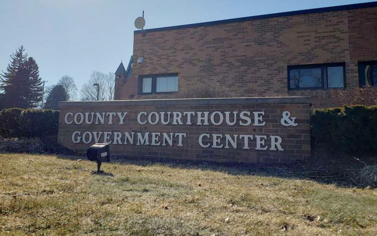 Man fronted in court for trying to break open a safe in Manistee County.