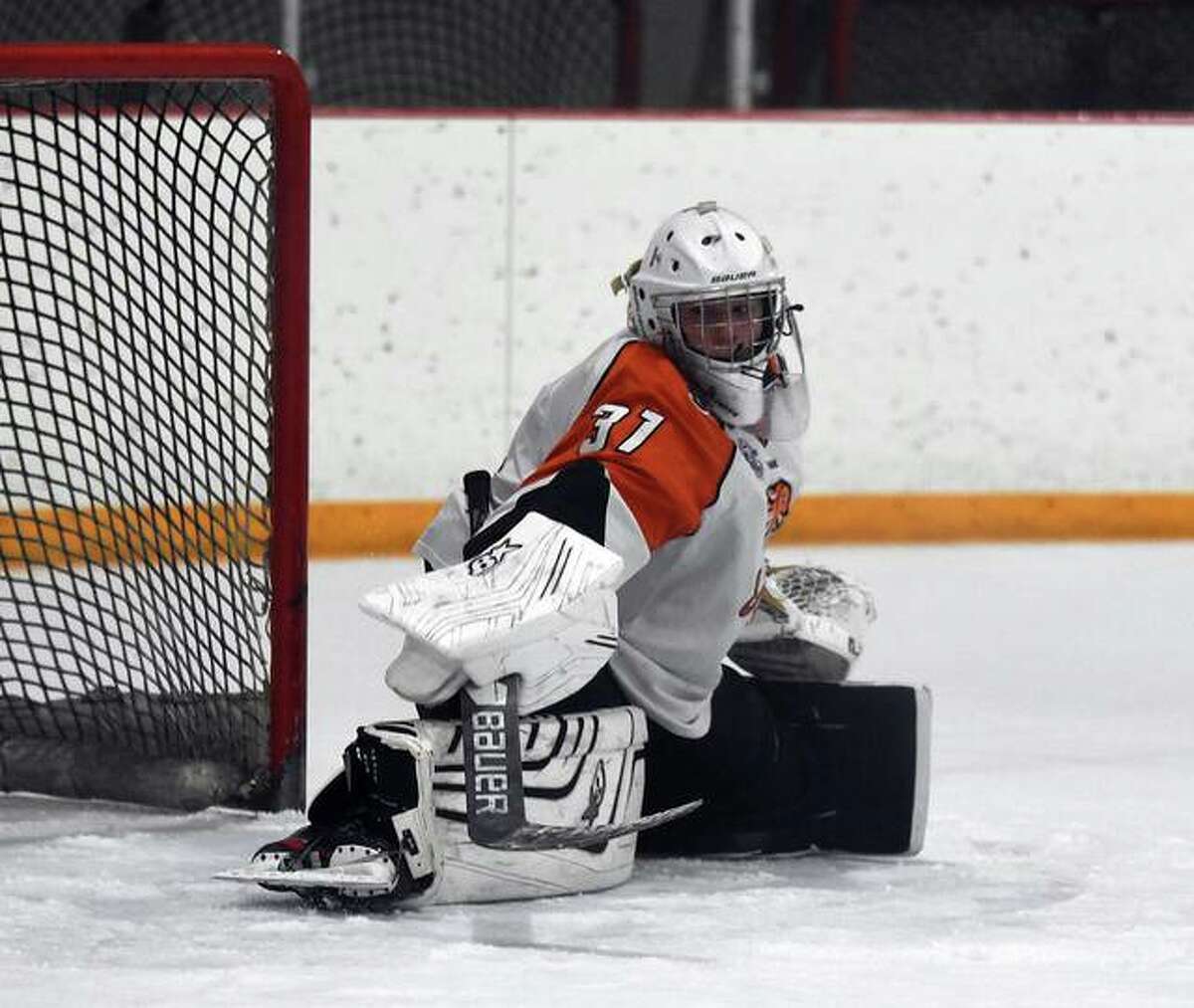 Edwardsville goalie Kai Vetter made 126 saves in three games at the U.S. National High School Ice Hockey Tournament in suburban Dallas.