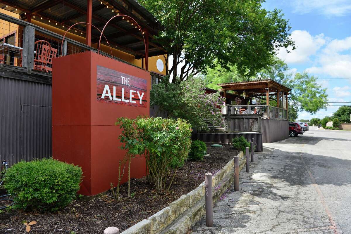 Vintage Wine Bar & Specialty Foods will open at 555 W. Bitters Road, Suite 112, in The Alley on Bitters this winter.