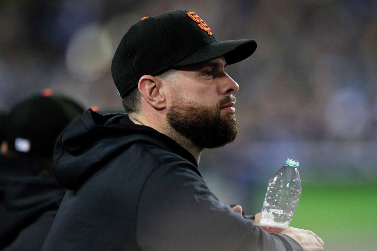 Giants' Brandon Belt accepts qualifying offer to return in 2022