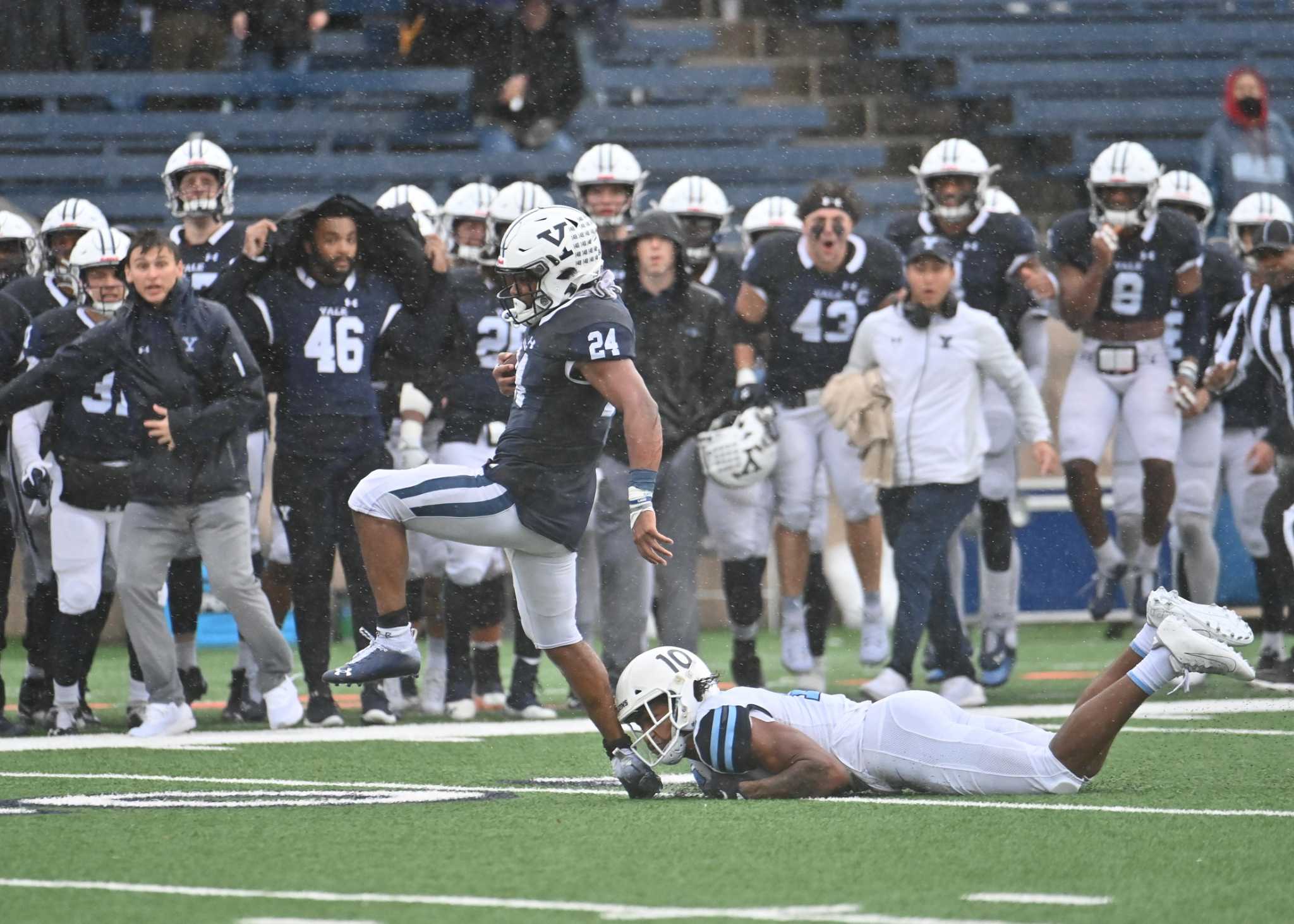 Yale S Alston Came Back To Football From Lacrosse Helped Run Bulldogs To Victory