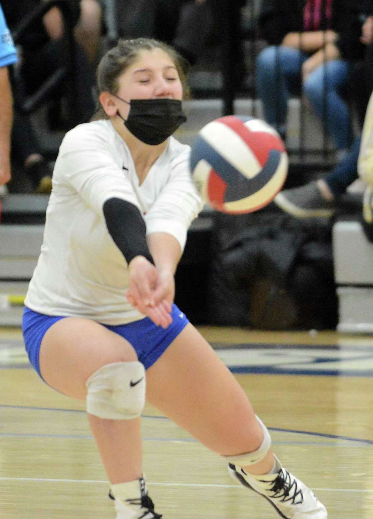 Mia Carta of Hale Ray returns a serve during the Shoreline Conference girls’ volleyball title game Friday night.