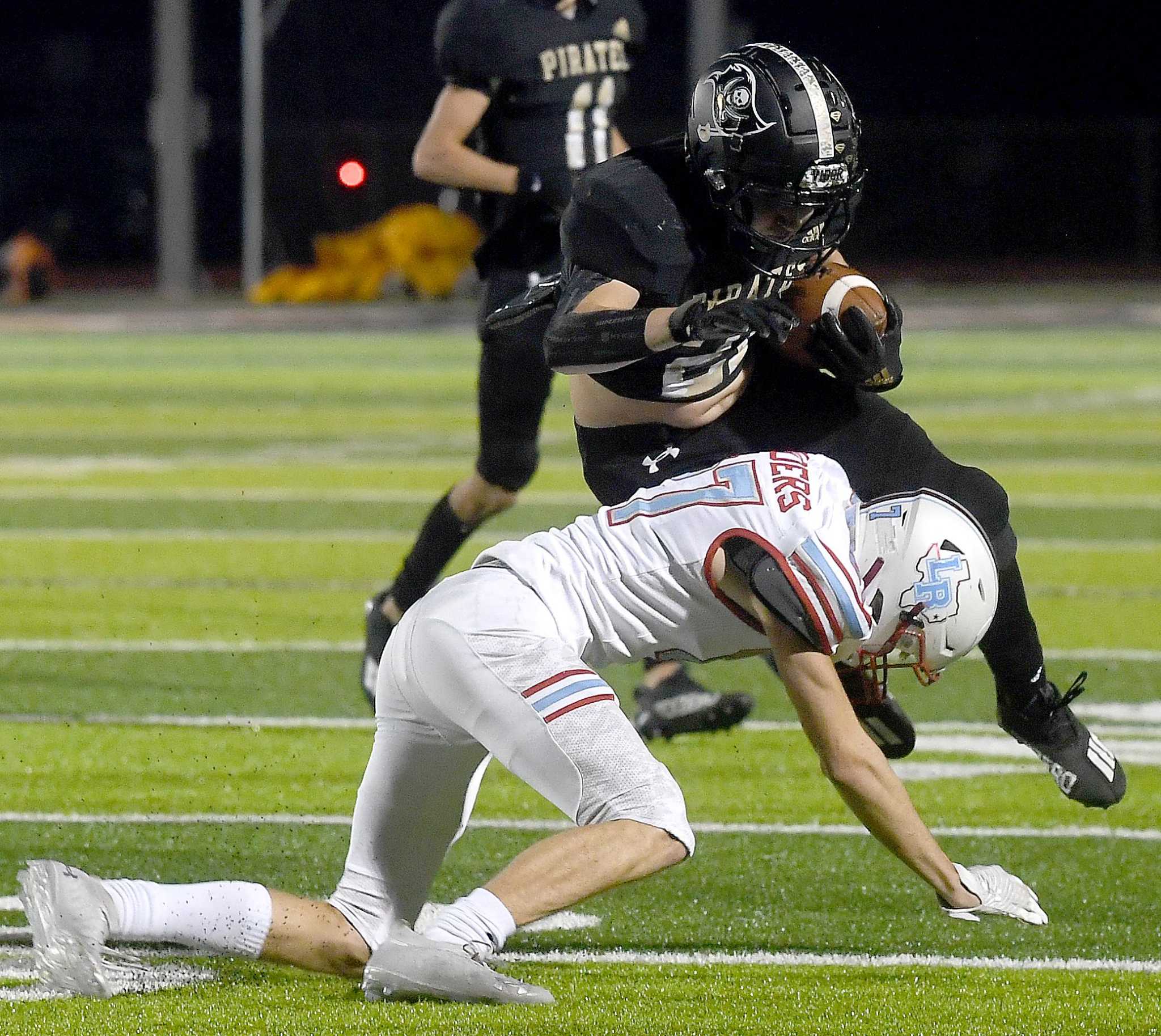 Vidor pulls off comeback for district crown